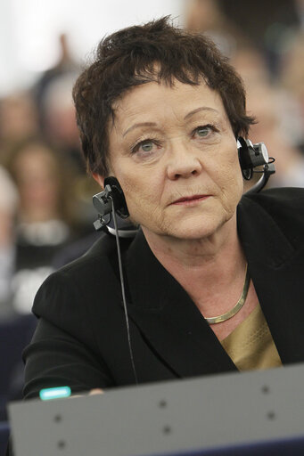 Photo 1: Sarah LUDFORD during plenary Session Week 3 - 2013 in Strasbourg