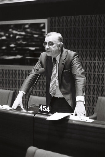 Fotografi 33: The MEP Arie DE GOEDE during a session in Strasbourg in February 1980.