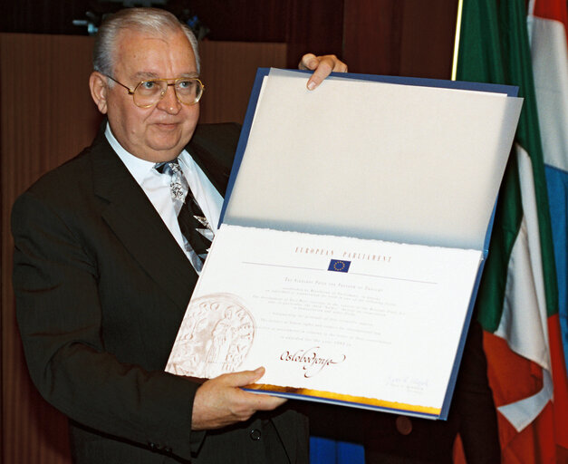 Fotografia 3: The 1993 Sakharov Prize is awarded to Oslobodenje Sarajevo represented by Zlatko DIZDAREVIC