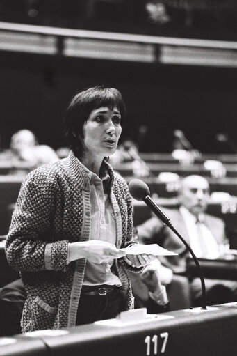 Foto 3: The MEP Carla BARBARELLA during a session in March 1980.