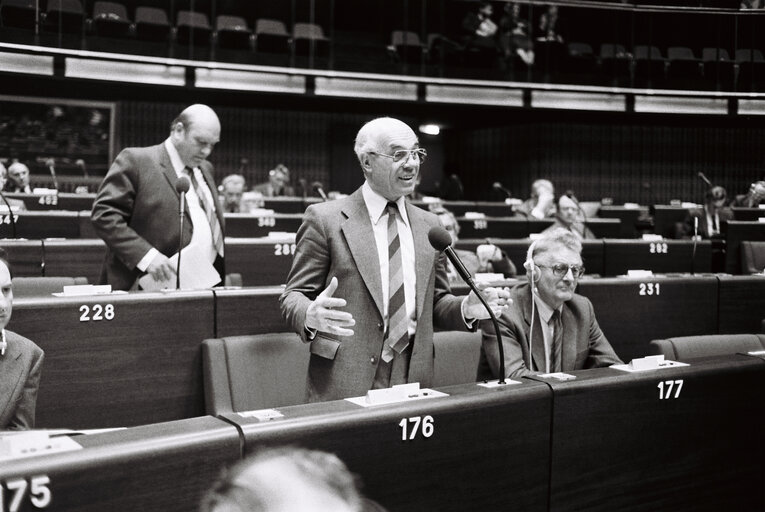 Fotografi 44: The MEP Isidor W. FRUH during a session in Strasbourg in February 1980.