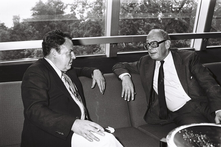 The MEP Frans R. NORD with a journalist in July 1980.