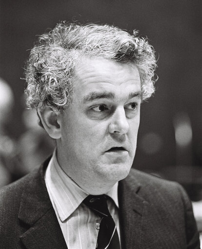 Portraits of Tam DALYELL in a Luxembourg session