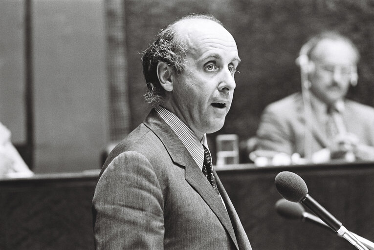 Fotografija 1: Member of the European Commission Etienne DAVIGNON during a session in Luxembourg on July 1977.