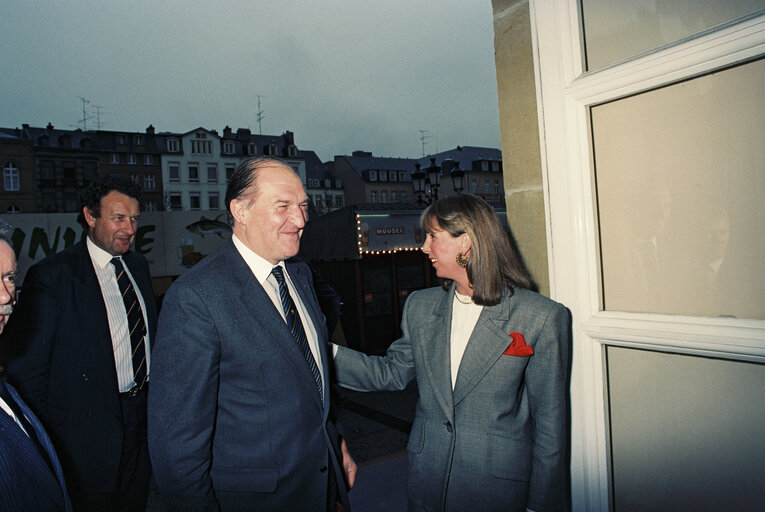 Fotografia 9: Presentation of European flags to Luxembourg mayors by EP President