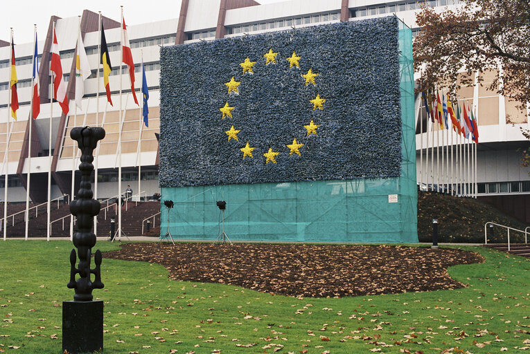 Flag of flowers in front of the EP in Strasbourg in 1988.