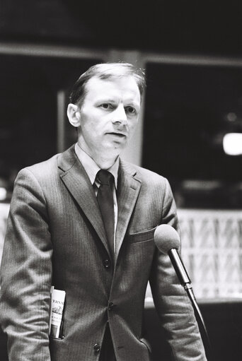 Valokuva 3: The MEP Jorgen Brondlund NIELSEN during a session in Strasbourg in March 1980.