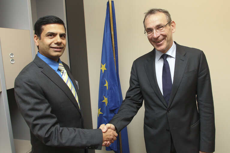 Fotografia 1: Andris PIEBALGS meets with Gyan CHANDRA ACHARYA - Under Secretary General of the UK in charge of Least Developed Countries