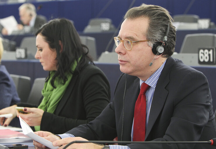 Fotografia 7: MEP Giorgios KOUMOUTSAKOS in plenary session - Week 06 2013