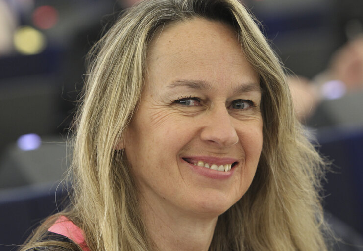 Снимка 4: MEP Constance LE GRIP attends a plenary session in Strasbourg - Week 16  2013