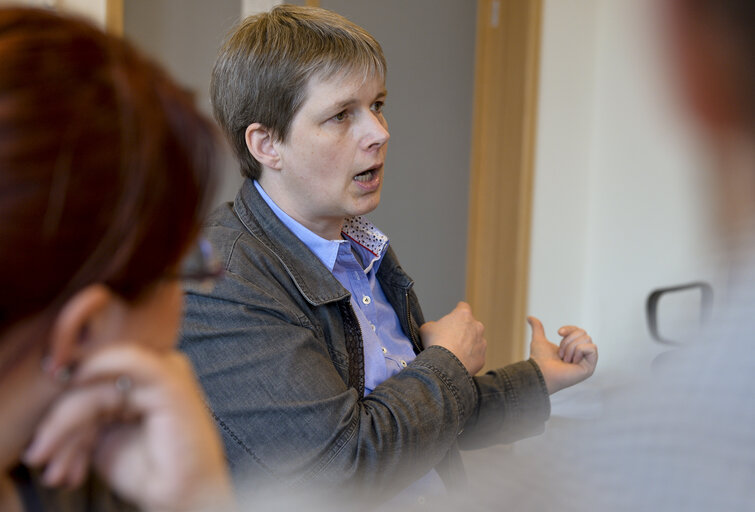 Foto 1: Britta REIMERS meets with a group of yound German Liberals