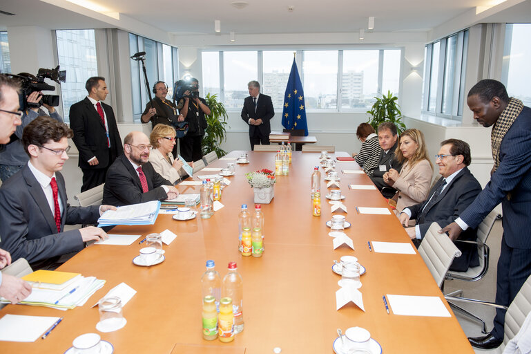 Fotografia 1: EP President meets with the President of Sicily and the Mayor of Lampedusa.