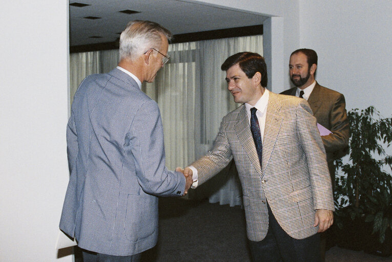 Foto 1: EP President meets with representatives of the Norwegian Enterprises Confederation (NHO) in 1990 in Brussels