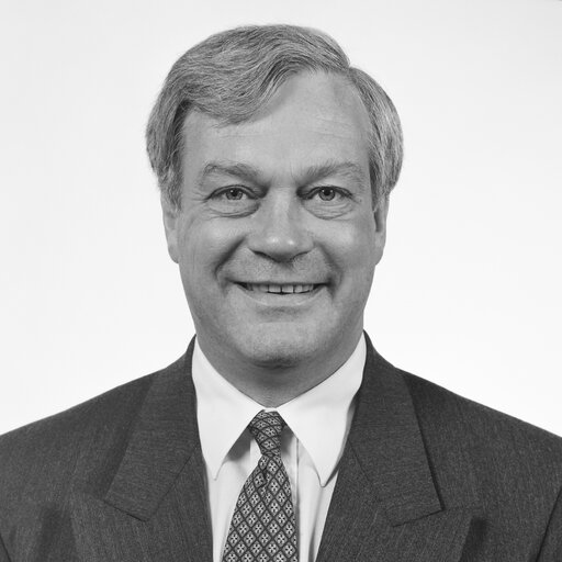 Valokuva 12: Portrait of MEP Paul HOWELL