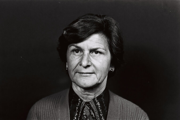 Foto 11: Portrait of the MEP Marie-Jane PRUVOT in September 1979.