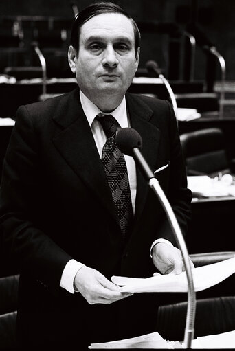 Zdjęcie 2: The delegue Jean-Francois PINTAT during a session in Luxembourg on December 1978