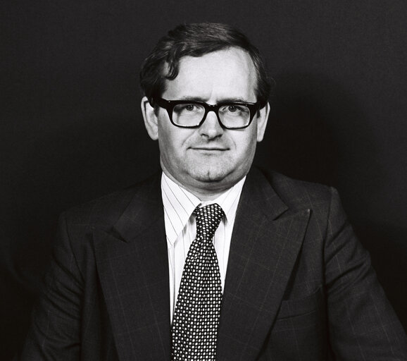 Foto 7: Portrait of the MEP John Leslie MARSHALL in September 1979.