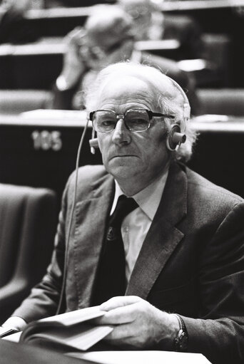 Fotogrāfija 8: Thomas Joseph MAHER during a plenary session in Strasbourg in October 1979.