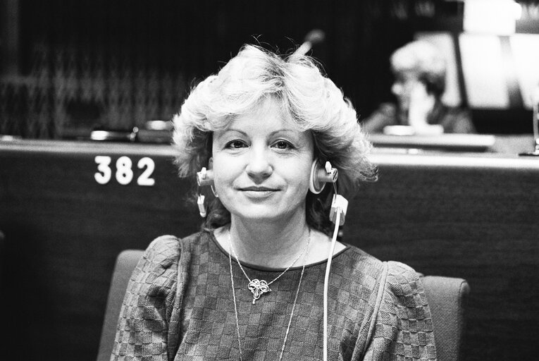 Fotografi 24: MEP Nicole PERY during a session in Strasbourg in March 1984.