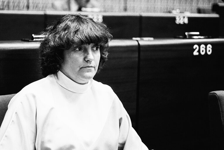 Fotografi 1: MEP Jacqueline HOFFMANN during a session in Strasbourg in March 1984.