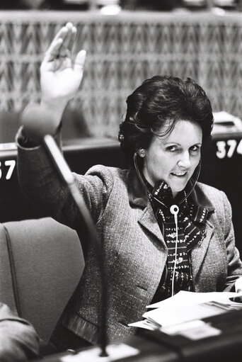 Nuotrauka 4: Simone MARTIN during a plenary session in Strasbourg in October 1979.Vote