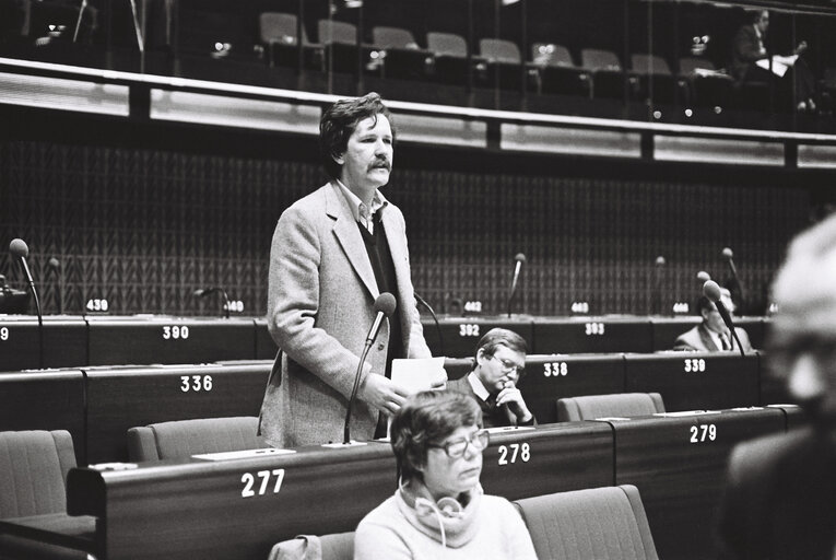 Fotografie 5: The MEP Erdmann LINDE during a session in Strasbourg in November 1979.