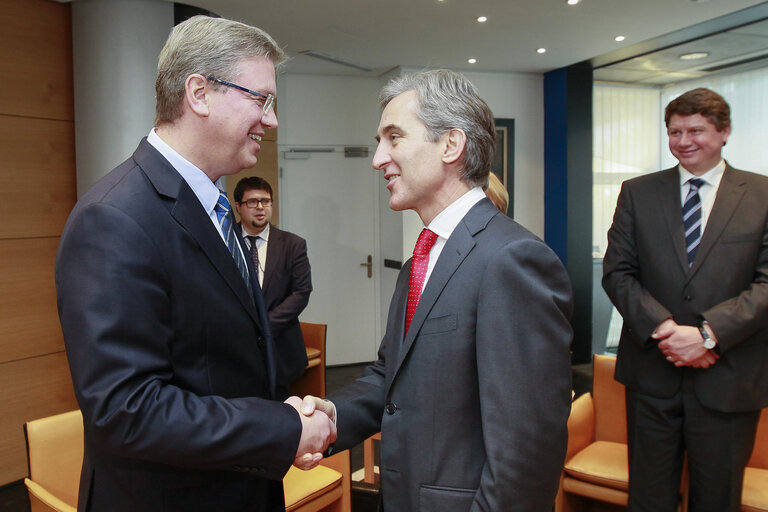 Foto 8: Commissioner FULE meets Romanian Prime Minister Lurie LEANCA