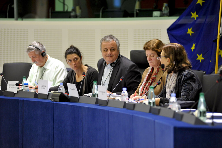 Photo 1 : Intergroup National minorities and regional languages