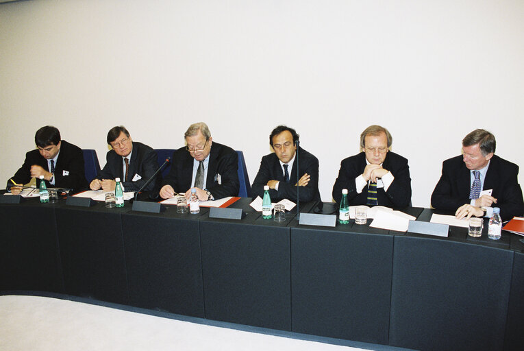 Fotogrāfija 1: Round table on football with UEFA representatives