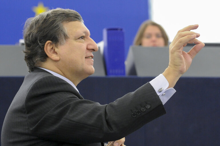 Fotografie 24: Preparations for the European Council meeting (24-25 October 2013)  Council and Commission statements during plenary session week 43 2013 in Strasbourg