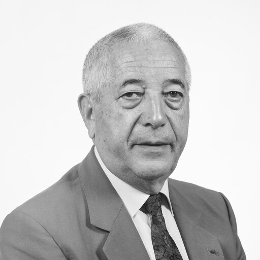 Fotagrafa 15: Portrait of MEP Robert DELOROZOY