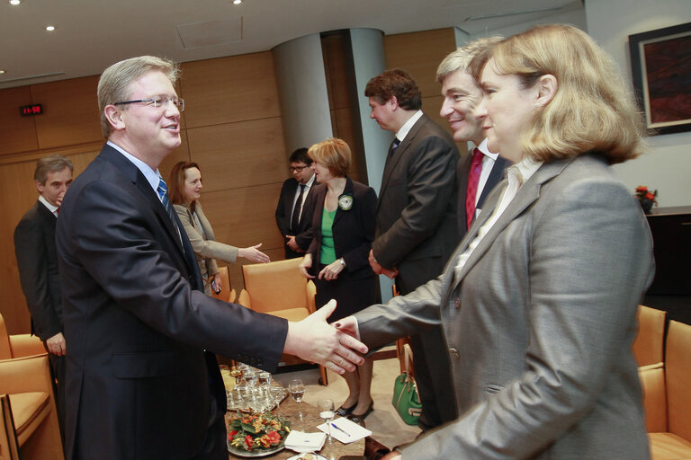 Foto 9: Commissioner FULE meets Romanian Prime Minister Lurie LEANCA