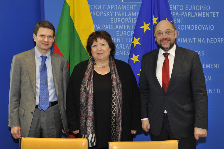 Photo 16 : LEX signing with the Lithuanian Vice-Minister for European Affairs