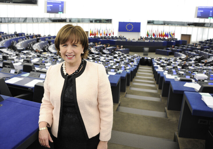 Fotografija 5: MEP Diane DODDS at the European Parliament in Strasbourg