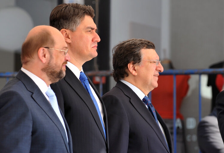 Fotografia 5: Martin Schulz, Zoran Milanovic and Jose Manuel Barroso (from left to right) during Celebrations for the accession of Croatia to the EU