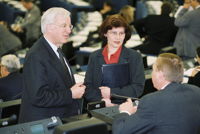 Fotogrāfija 2: MEP Renate SOMMER in plenary session in Strasbourg