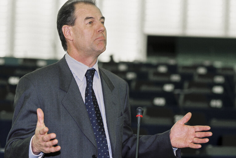 Valokuva 1: MEP Hubert PIRKER in Plenary Session in Strasbourg in January 2000