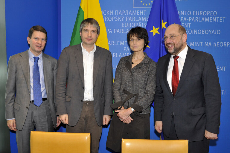 Photo 12 : LEX signing with the Lithuanian Vice-Minister for European Affairs