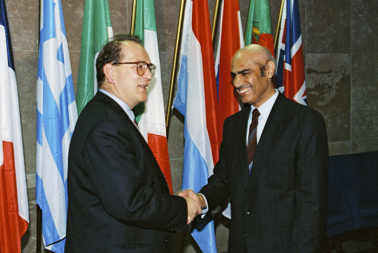 Fotogrāfija 37: Visit of an official from Kuwait to the EP in Brussels in October 1990