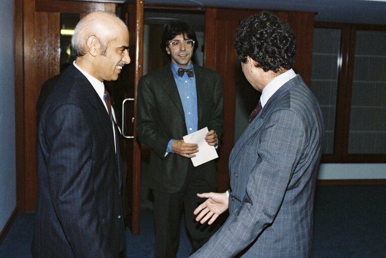 Foto 35: Visit of an official from Kuwait to the EP in Brussels in October 1990