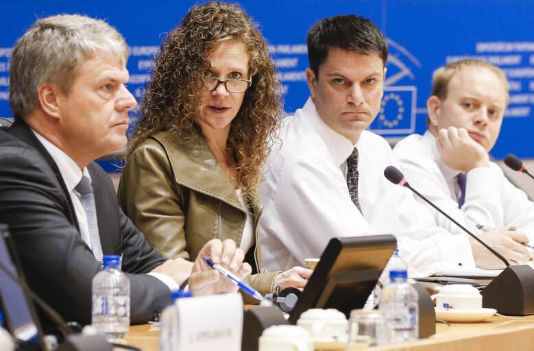 Valokuva 14: Meeting 'Privacy Platform, Surveillance vs. Encryption.Who's winning the cat and mouse game?'