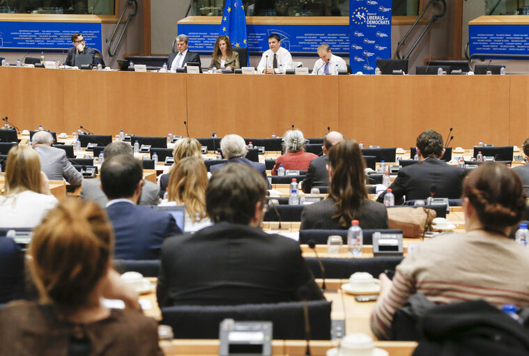 Valokuva 9: Meeting 'Privacy Platform, Surveillance vs. Encryption.Who's winning the cat and mouse game?'