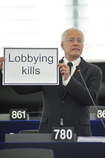 Foto 1: Plenary session week 41 2013 in Strasbourg - Lobbying kills