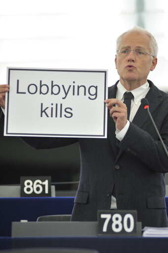 Foto 2: Plenary session week 41 2013 in Strasbourg - Lobbying kills