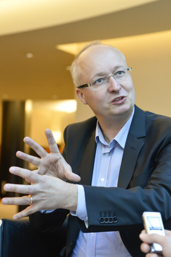 Photo 4: Interview of a MEP Mikael GUSTAFSSON by a Finnish journalist.