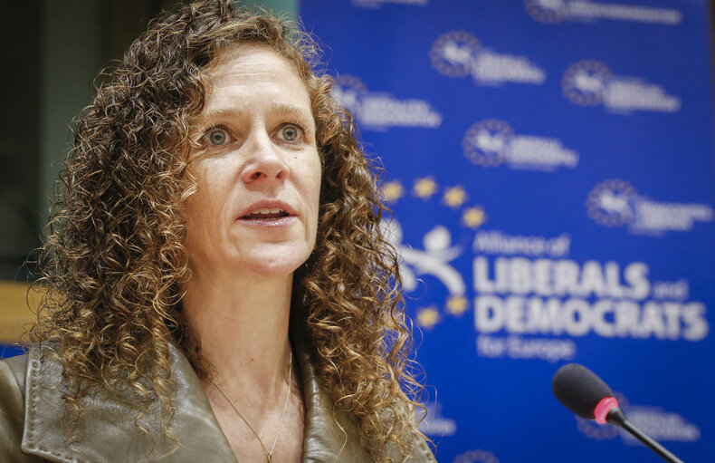 Meeting 'Privacy Platform, Surveillance vs. Encryption.Who's winning the cat and mouse game?'