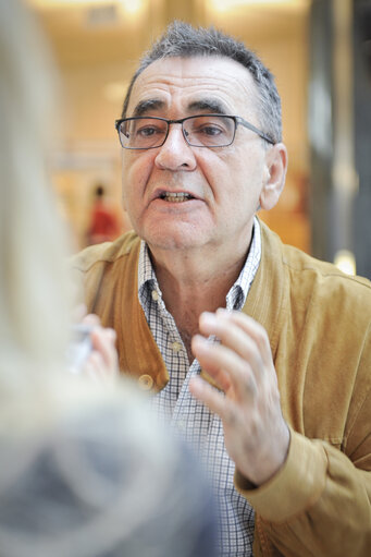 Fotografi 2: Interview Alejandro CERCAS at the EP in Brussels