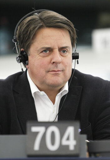 Foto 1: Nick GRIFFIN in plenary session