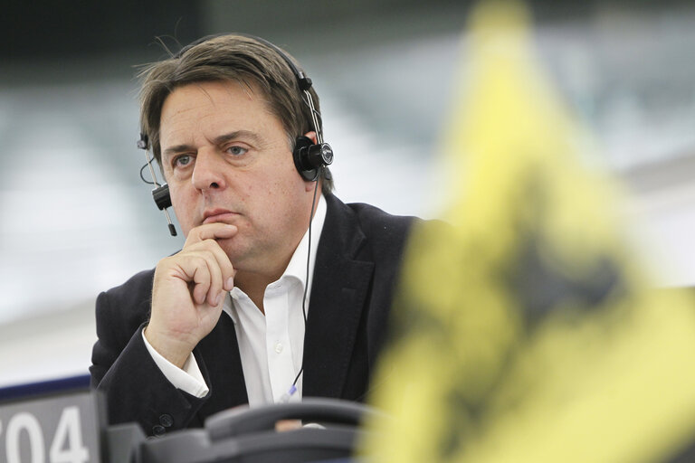 Foto 2: Nick GRIFFIN in plenary session