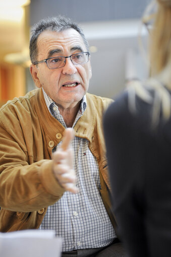 Fotografi 3: Interview Alejandro CERCAS at the EP in Brussels